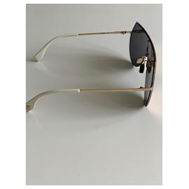 Fendi-Des lunettes de soleil-Rose