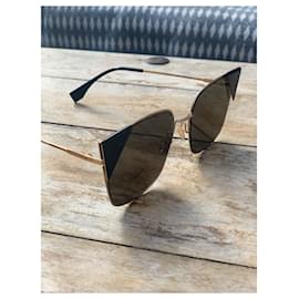 Fendi-Des lunettes de soleil-Doré