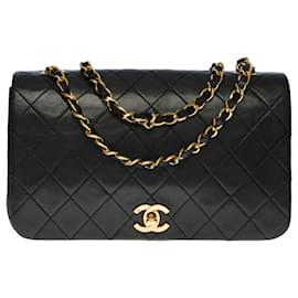 Chanel-Magnificent Chanel Classic full flap handbag in black quilted leather, garniture en métal doré-Black