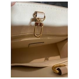 Louis Vuitton-PM onthego-Blanco roto