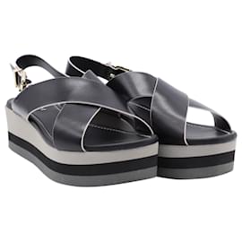 Fendi-Fendi Platform Sandals in Black Leather-Black