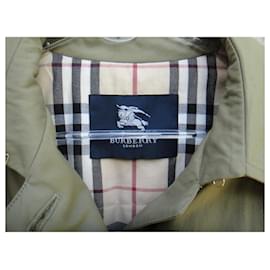 Burberry-Tamaño de la chaqueta Burberry 42-Caqui