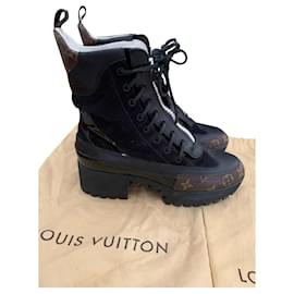 Louis Vuitton Botines LV punta abierta Negro Seda ref.156605 - Joli Closet