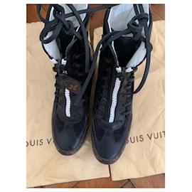 Louis Vuitton-Laureate-Black