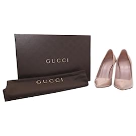 Gucci-Gucci Kristen Bamboo Heel Pointed Toe Pumps in Nude Patent Leather-Flesh