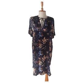 Vestido de seda Munthe Plus Simonsen Multicor