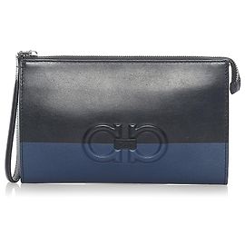 Salvatore Ferragamo Pochette Ferragamo Gancini in Pelle Bicolore Nera Nero Blu