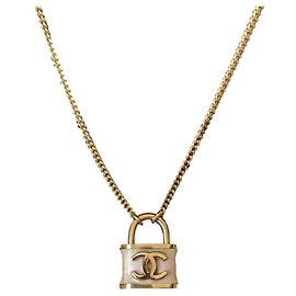Chanel CC B18P Logo Rosa Cadeado Colar Esmalte Recibo de caixa RARO Rosa