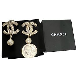 Chanel Perlenohrringe Gold Metall Gold hardware