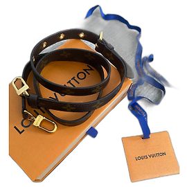 Louis Vuitton metis adjustable strap Brown