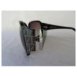 Fendi-Sunglasses-Black,Light brown