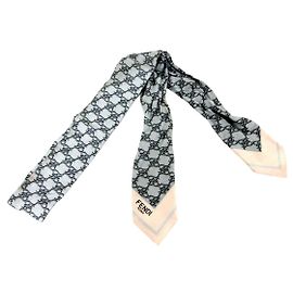 Lenço Fendi Cinza