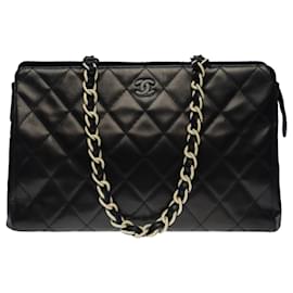 Chanel-Hervorragende Chanel Cabas Handtasche aus schwarzem gestepptem Leder, zweifarbige schwarze und ecrufarbene Kunststoffverkleidung-Schwarz