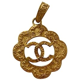 Chanel-while-Golden