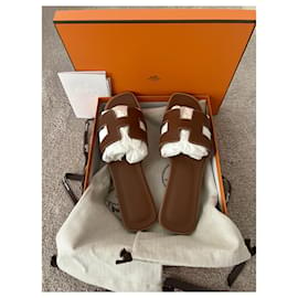 Hermès-Hermes Oran-Light brown