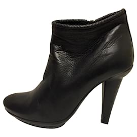 Bottega Veneta-Calf skin black ankle boots with side zippers-Black