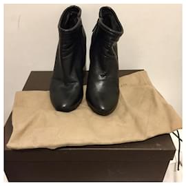 Bottega Veneta-Calf skin black ankle boots with side zippers-Black