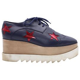 Stella Mc Cartney Stella McCartney Chaussures Derby Compensées à Plateforme Eylse en Cuir Bleu Marine Bleu Bleu Marine