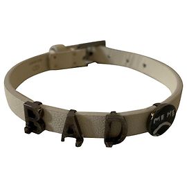 Valentino Garavani BAD-Armband aus elfenbeinfarbenem Leder Weiß