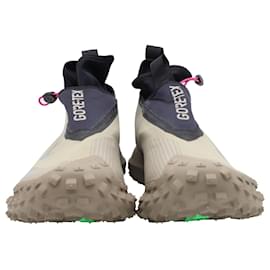 Nike-Nike ACG Mountain Fly Gore-Tex-Sneaker aus khakifarbenem Gummi-Andere
