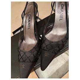 Chanel-Escarpins slingback chanel en satin noir et strass-Noir