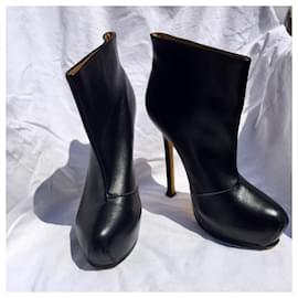 Yves Saint Laurent-Trip Too ankle boots black leather golden lining and soles-Black