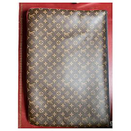 Louis Vuitton-sacchetto per4  multi-tasca-Marrone