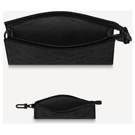 Louis Vuitton-LV Gaston wearable wallet new-Black