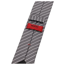 Hugo Boss-Hugo Boss Gestreifte Krawatte aus grauer Seide-Grau