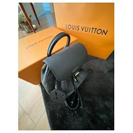 Louis Vuitton-Louis Vuitton Montsouris leather backpack-Black
