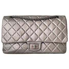 Chanel 2.55 Reissue em couro de vitelo acolchoado prateado 227 Prata
