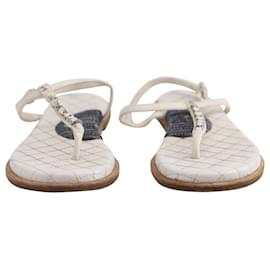 Chanel-Chanel Quilted Thong Sandals in White Leather-White