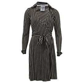 Diane Von Furstenberg Gestreiftes Wickelkleid mit Interwind-Seilmuster aus schwarzer Seide Schwarz