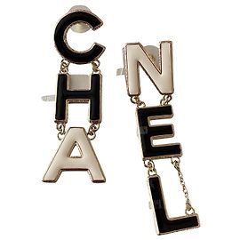 CHANEL Boucles d'oreilles en métal doré avec logo en émail noir/blanc Multicolore