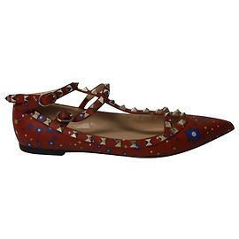 Valentino Star Print Rockstud Point-Toe Flats aus rotem Leder Rot