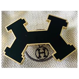 Hermès-Street-Black