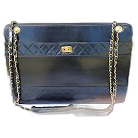 Chanel-bolso shopper Chanel acolchado con cadena-Negro
