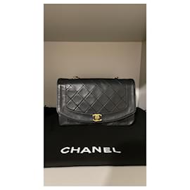 Chanel-Diana-Schwarz