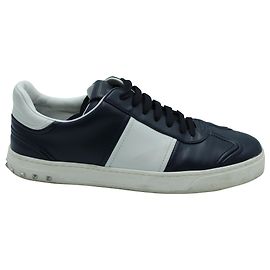 Valentino Rockstud Fly Crew Low-top Sneakers in Navy Blue Leather Blue Navy blue