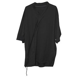 Camiseta estilo kimono en algodón negro de S'yte by Yohji Yamamoto Negro