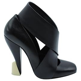 Balenciaga-Balenciaga D'Orsay Pumps in Black Leather-Black