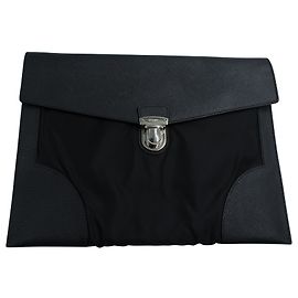 Pochette Portefeuille Prada Push Lock en Cuir Saffiano Noir Noir