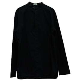 Balenciaga-Balenciaga Stehkragenhemd mit halber Knopfleiste vorne aus schwarzer Baumwolle-Schwarz