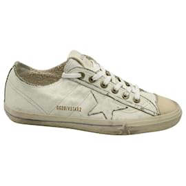 Golden Goose-Golden Goose V-STAR Low Top Sneakers with Vintage-Effect in White Cowhide Leather-White