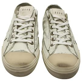 Golden Goose-Golden Goose V-STAR Low Top Sneakers with Vintage-Effect in White Cowhide Leather-White
