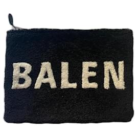 Balenciaga-BALENCIAGA SHEARLING LOGO POUCH NEGRO-Negro,Blanco