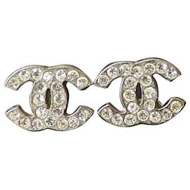 Chanel-CC A13Etichetta della scatola degli orecchini con logo hardware in argento cristallo classico V-Argento