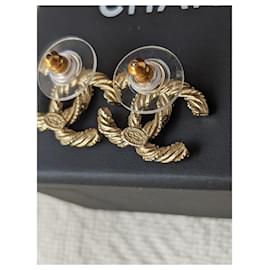 Chanel-CC 13P brincos com logotipo de cristal torcido caixa de ferragem de cor dourada-Dourado