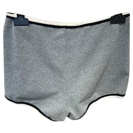 Chanel-Pantalones cortos-Gris