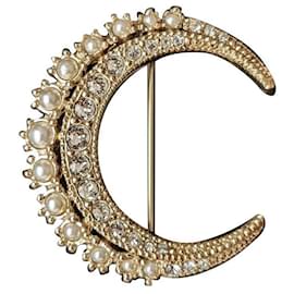 Chanel-CC 15C Dubai Crescent Moon Crystal Pearl Logo GHW Brooch-Golden